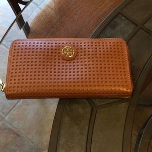 Tory Burch zipper wallet